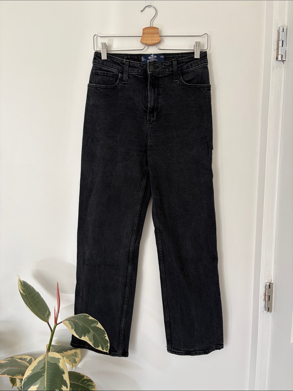 Hollister Black Straight-Leg Women’s Jeans